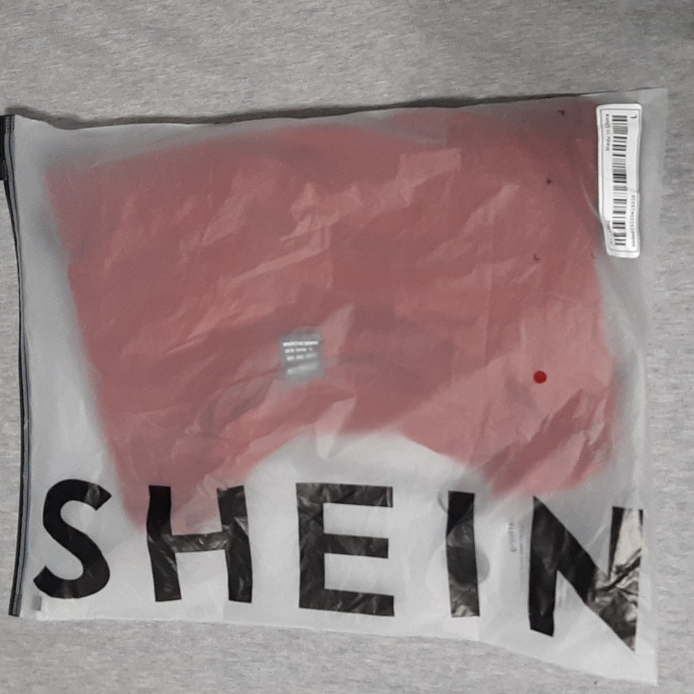 NEW! SHEIN button side solid tee - Picture 4 of 4